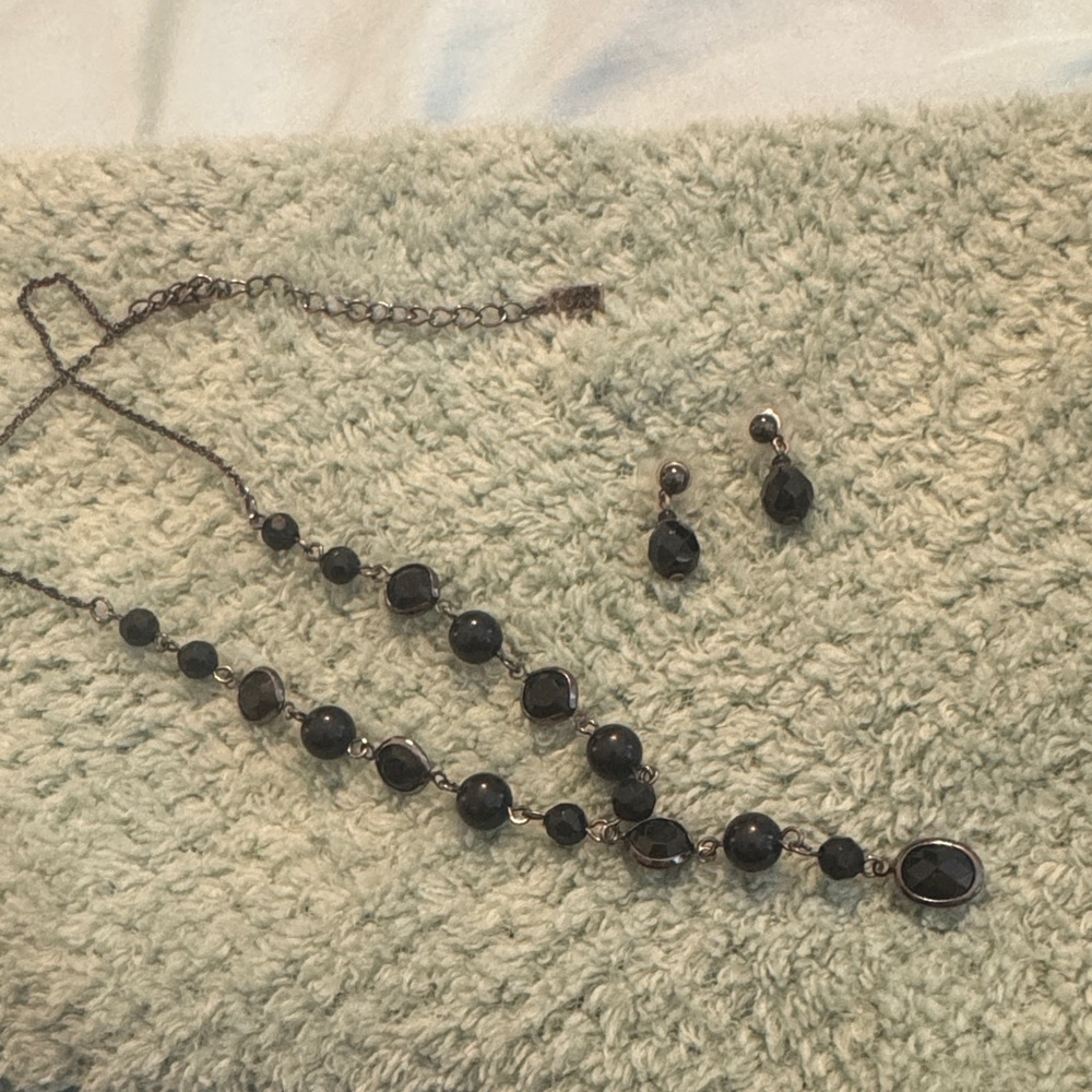 1928 Elegant Black Beaded Necklace and Earring Set